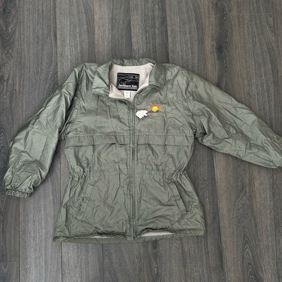 EUC Vintage Northern Sun Canada 90’s Women’s Polar Bear Windbreaker Green Size M - Picture 4 of 14